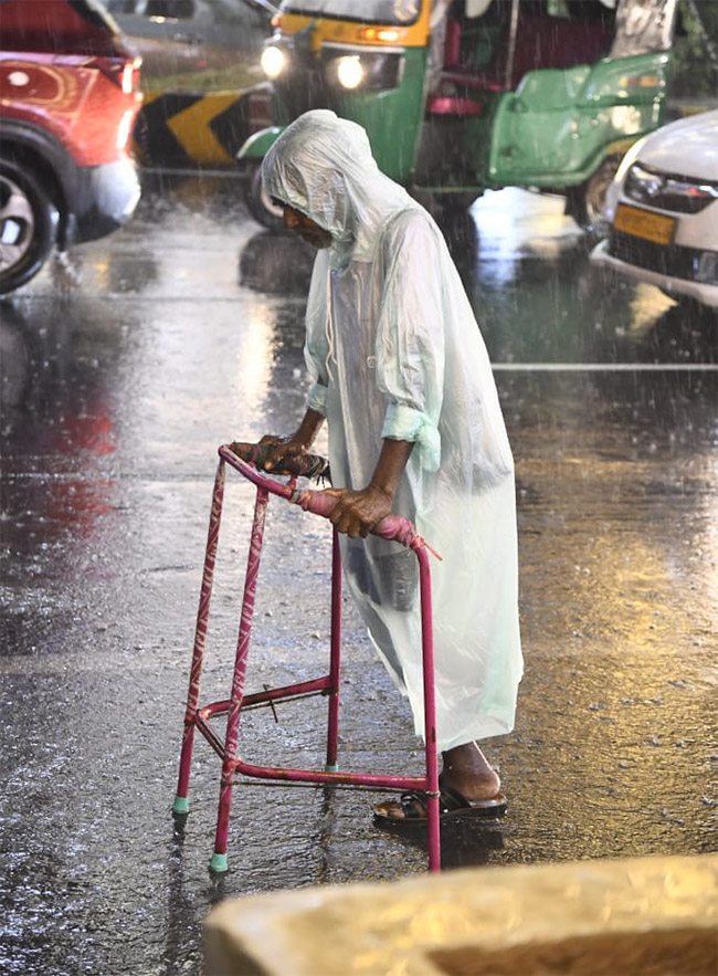 Heavy_20Rain_20in_20Vijayawada_20Today_20Photos__20_284_29.jpg 4