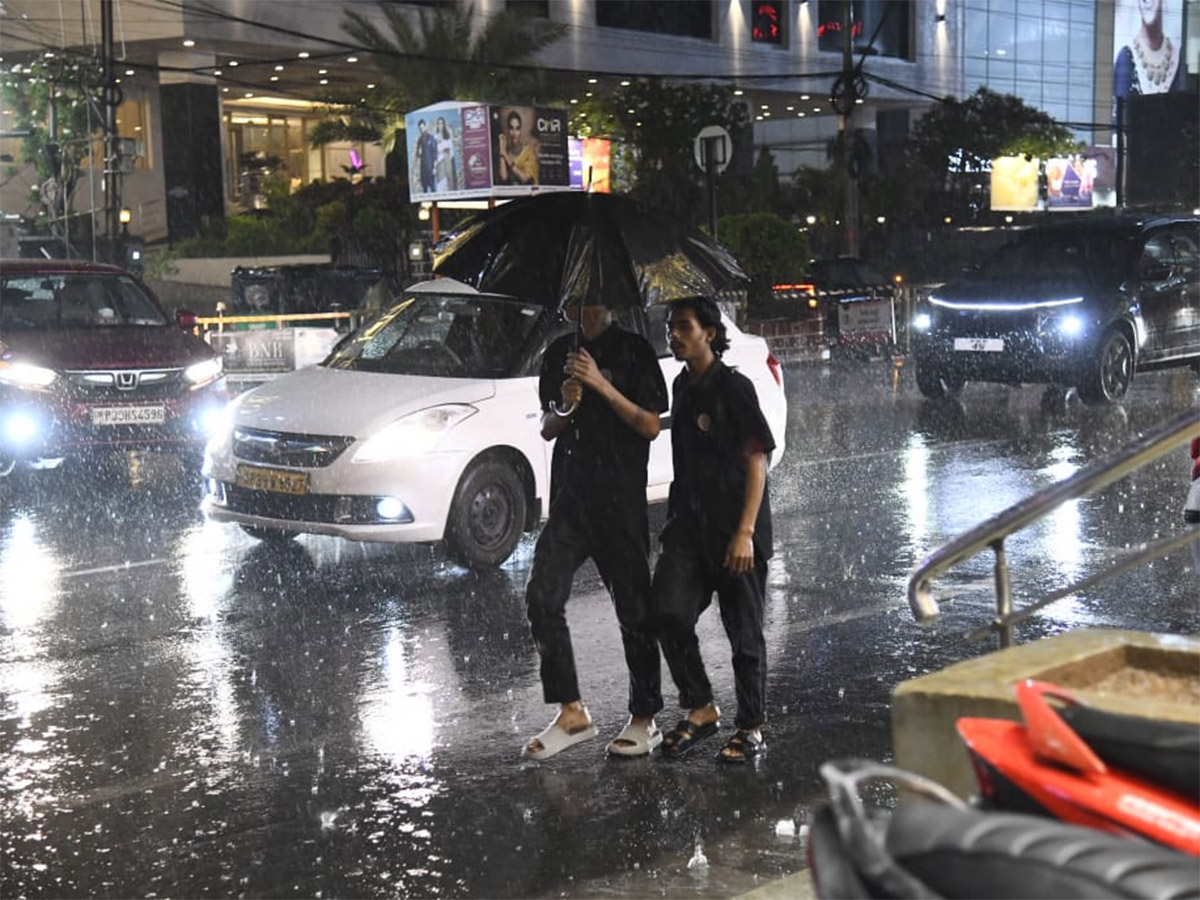 Heavy_20Rain_20in_20Vijayawada_20Today_20Photos__20_289_29.jpg 9