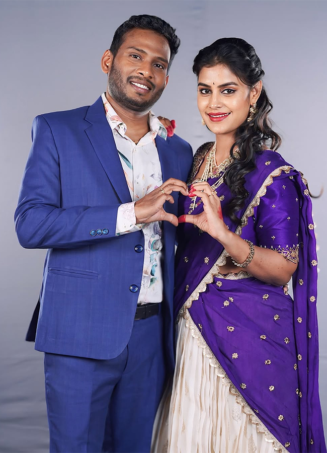 Bigg_20Boss_20fame_20Sonia_20Akula_20announced_20her_20pregnancy__20_2812_29.jpg 12