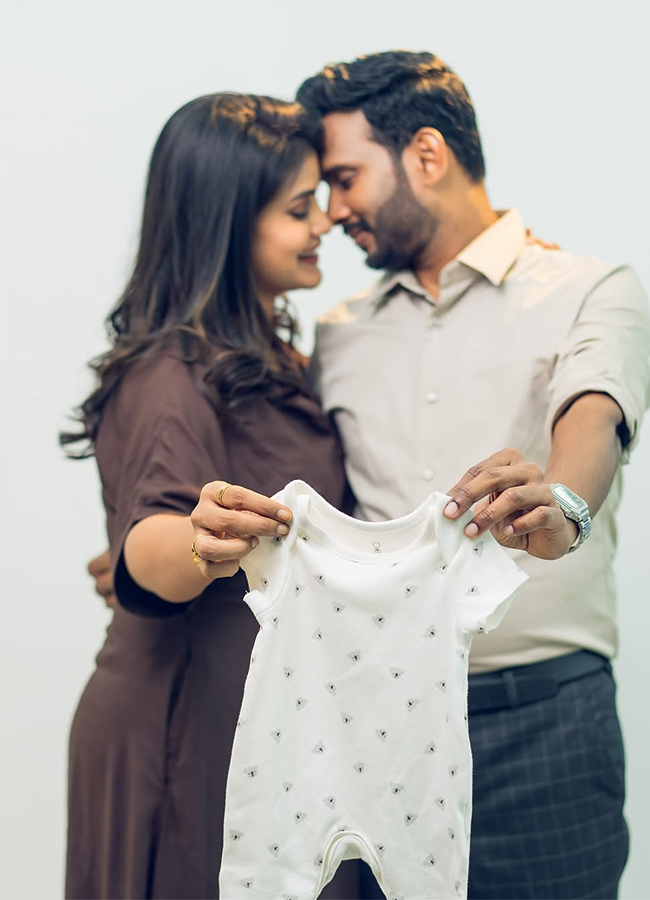 Bigg_20Boss_20fame_20Sonia_20Akula_20announced_20her_20pregnancy__20_283_29.jpg 3