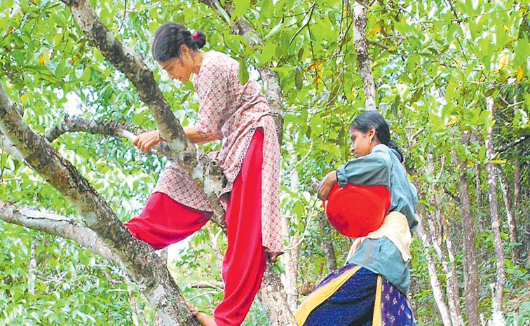 kerala-women-rescue.jpg