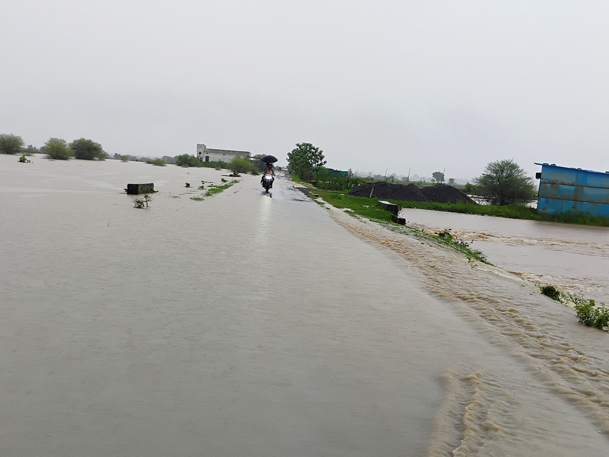 Heavy_20Rain_20in_20Karimnagar_20Photos__20_287_29.jpg 7