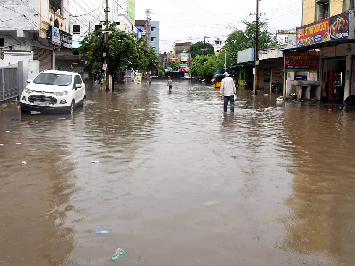 Heavy_20Rain_20in_20Karimnagar_20Photos__20_289_29.jpg 9