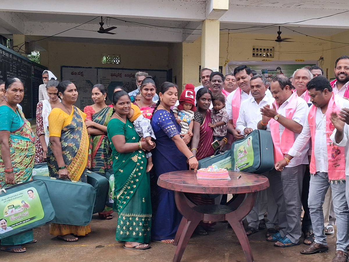 KCR_20kits_20Distributed_20on_20The_20occasion_20of_20KTR_20birthday_20Photos_20_20_281_29.jpg 2