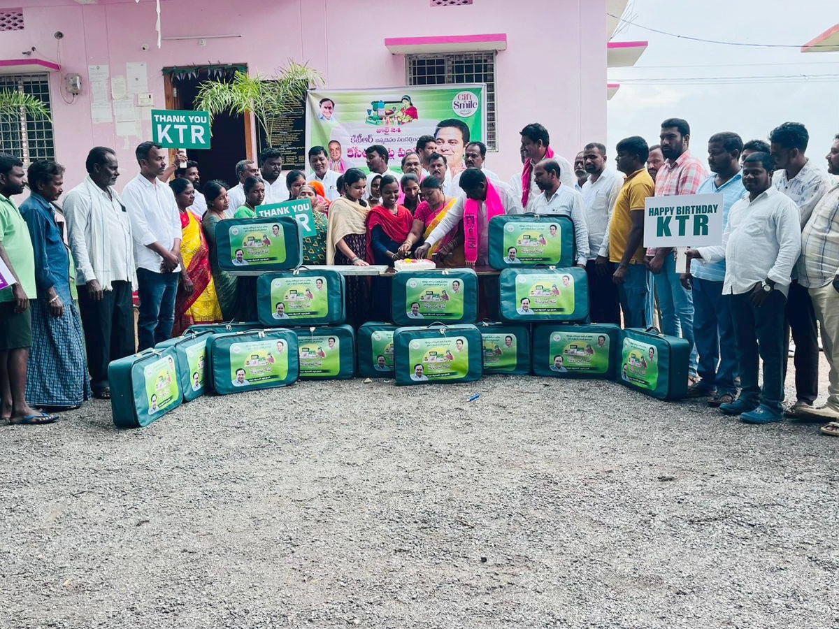 KCR_20kits_20Distributed_20on_20The_20occasion_20of_20KTR_20birthday_20Photos_20_20_282_29.jpg 3