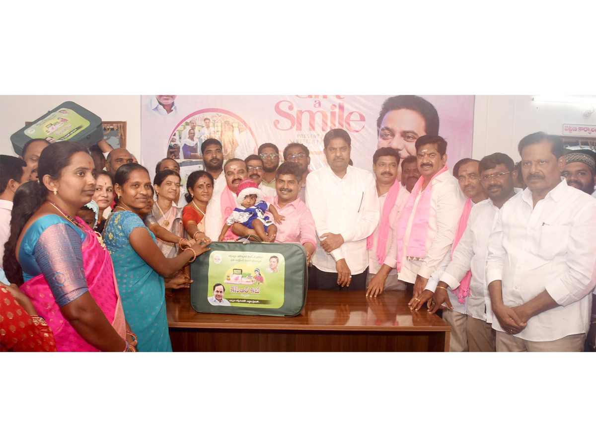 KCR_20kits_20Distributed_20on_20The_20occasion_20of_20KTR_20birthday_20Photos_20_20_284_29.jpg 5