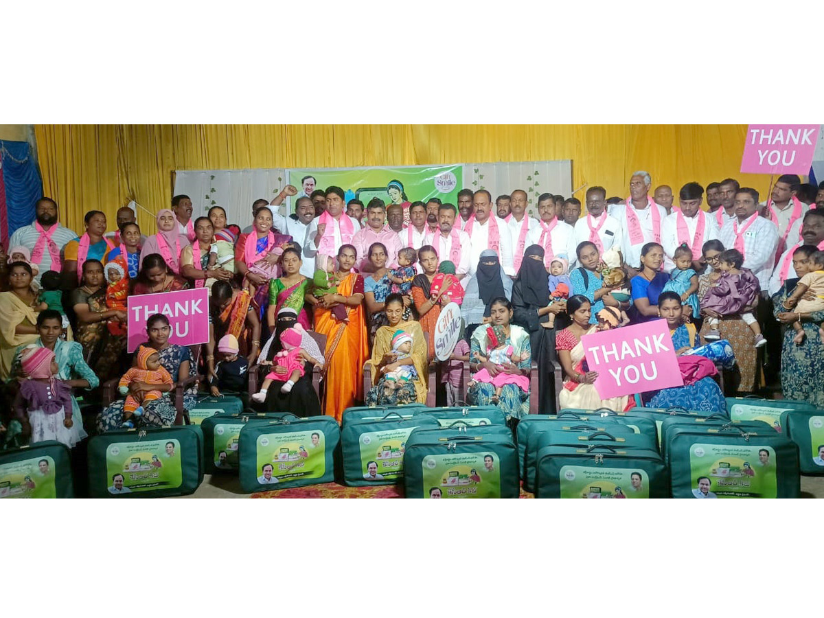 KCR_20kits_20Distributed_20on_20The_20occasion_20of_20KTR_20birthday_20Photos_20_20_286_29.jpg 7