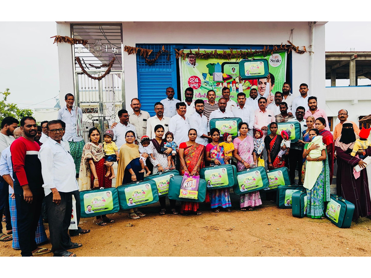 KCR_20kits_20Distributed_20on_20The_20occasion_20of_20KTR_20birthday_20Photos_20_20_288_29.jpg 9