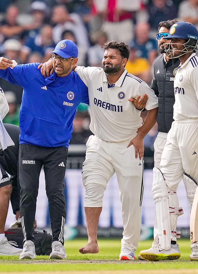 Rishabh_20Pant_20injury_20fourth_20test_20India_20and_20England_20Photos_15.jpg 14