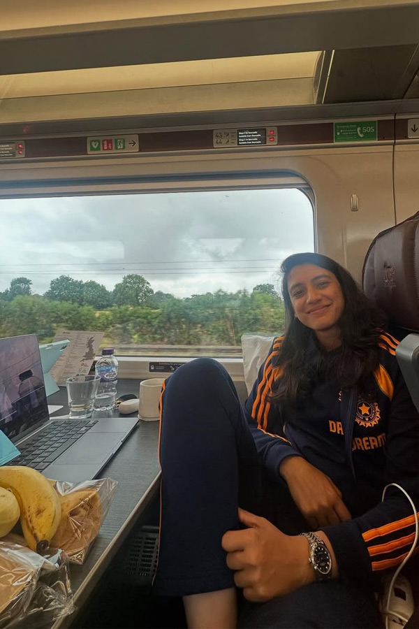 Scenes_20from_20Smriti_20Mandhana_20England_20tour_20Photos_20_2811_29.jpg 11
