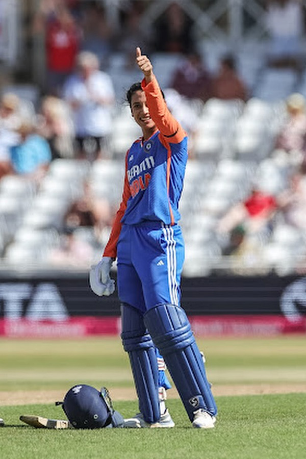 Scenes_20from_20Smriti_20Mandhana_20England_20tour_20Photos_20_285_29.jpg 5