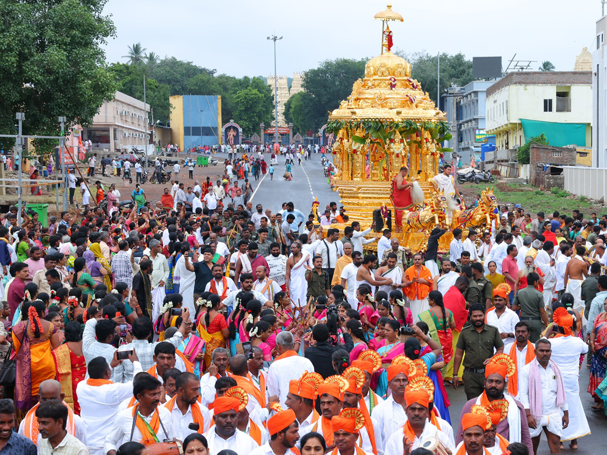 Swarna_20Rathotsavam_20Celebration_20Grandly_20Held_20In_20Srisailam_20__20_282_29.jpg 2