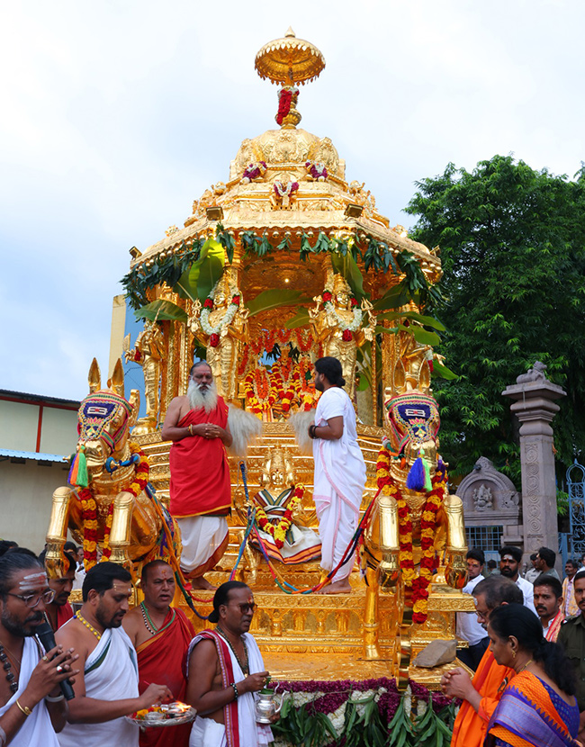 Swarna_20Rathotsavam_20Celebration_20Grandly_20Held_20In_20Srisailam_20__20_284_29.jpg 4