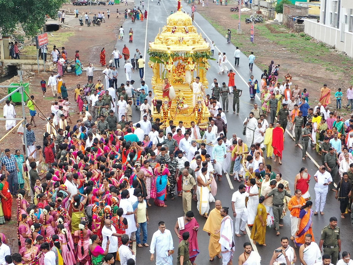 Swarna_20Rathotsavam_20Celebration_20Grandly_20Held_20In_20Srisailam_20__20_287_29.jpg 7