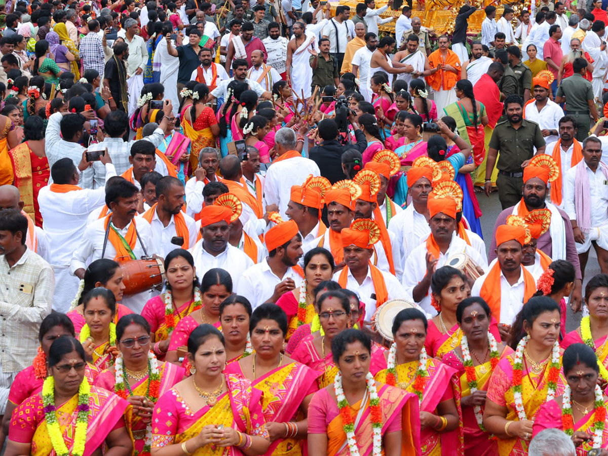 Swarna_20Rathotsavam_20Celebration_20Grandly_20Held_20In_20Srisailam_20__20_289_29.jpg 9