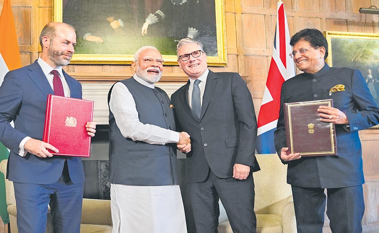 24072025278-BRITAIN-INDIA.jpg