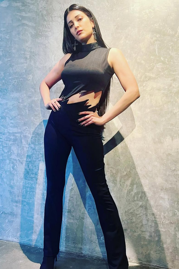 Actress_20Shruti_20Haasan_20completes_2016_20years_20In_20The_20industry_20Details_20Photos_20_2812_29.jpg 13