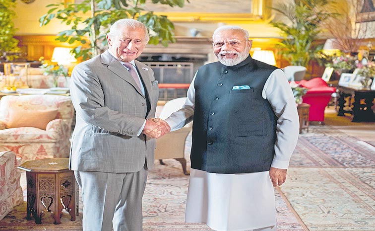 BRITAIN-INDIA-ROYA.jpg