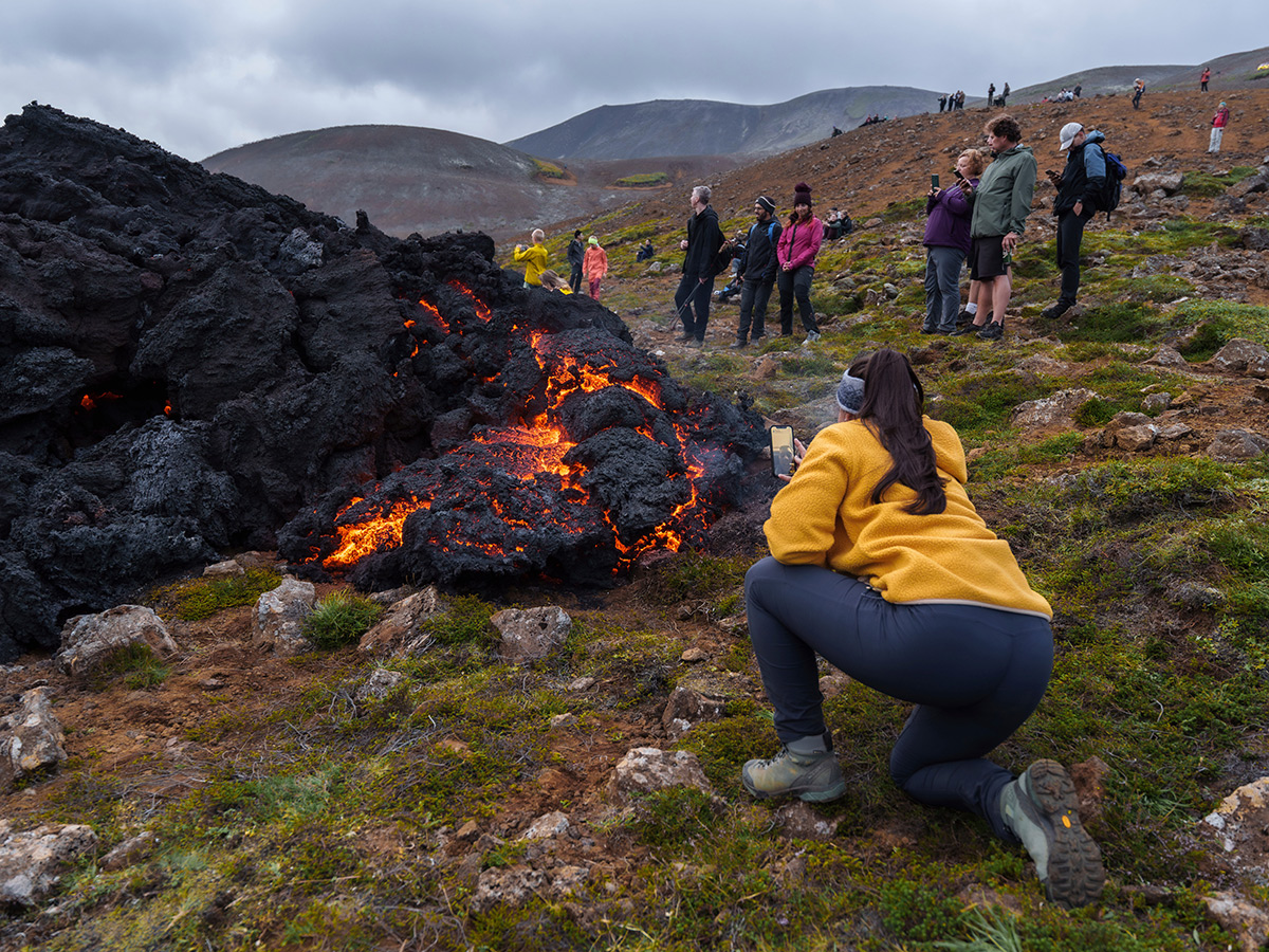 volcanic-eruption-on-the-Reykjanes-Peninsula-in-Iceland_12.jpg 5