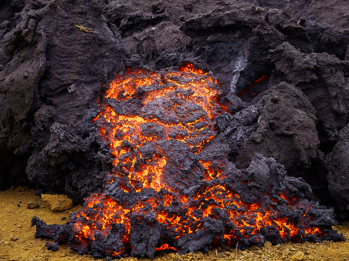 volcanic-eruption-on-the-Reykjanes-Peninsula-in-Iceland_13.jpg 9