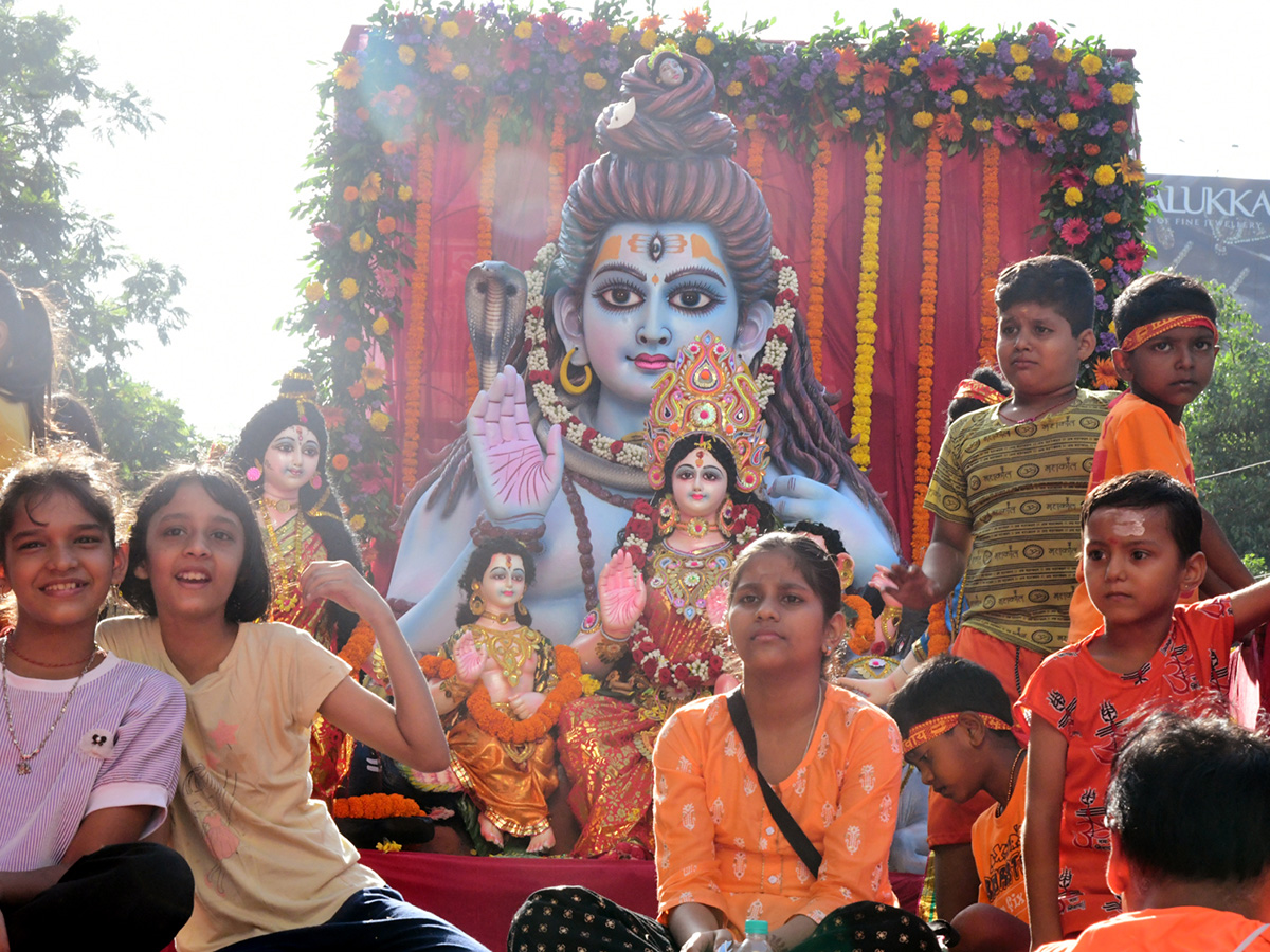 Devotional_20_20Kawadi_20Yatra_20in_20Visakhapatnam_20Photos_20__20_286_29.jpg 6
