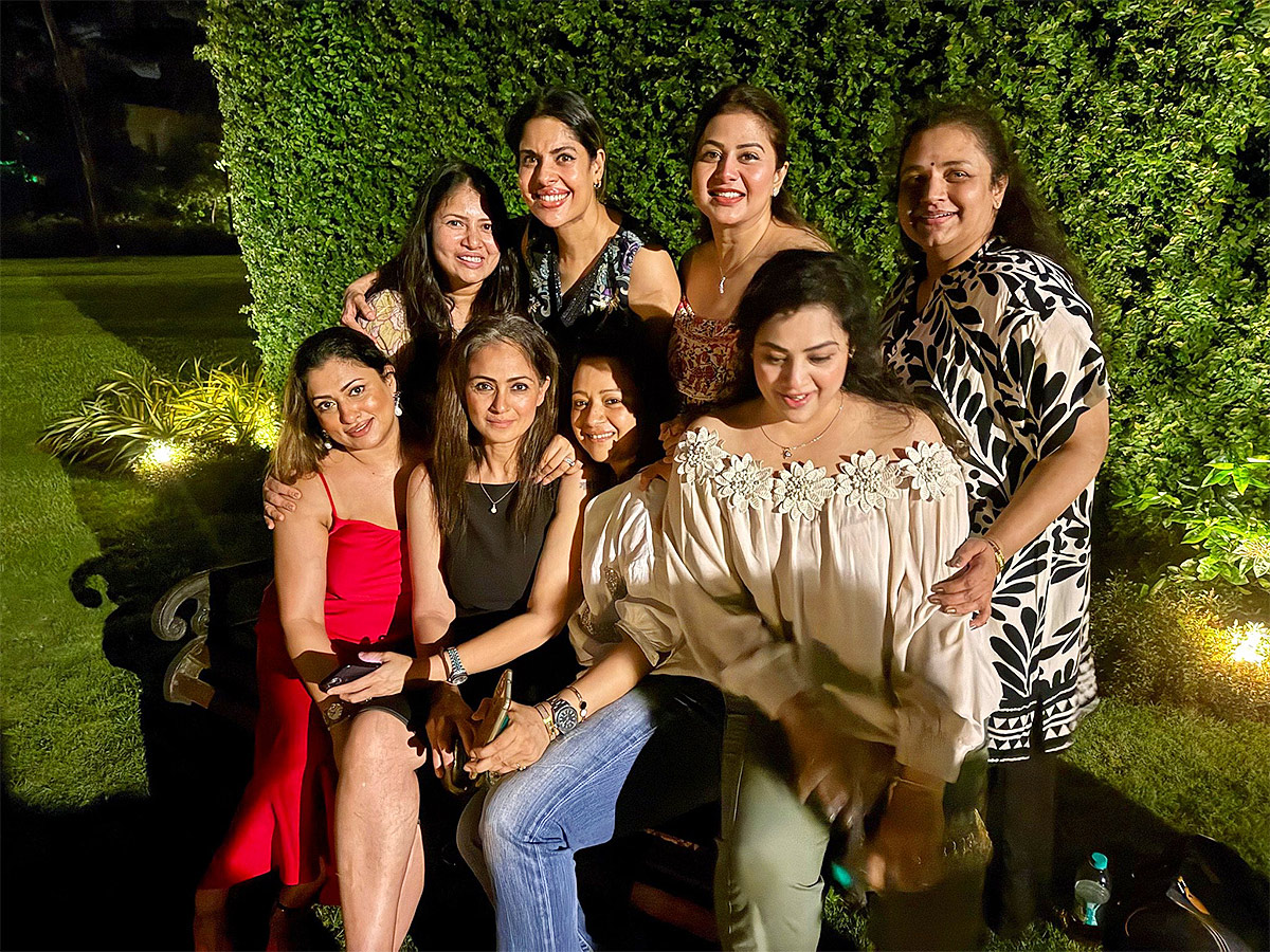 90s-stars-reunite-in-style-for-a-joyful-celebration-in-Goa-_-_287_29.jpg 7