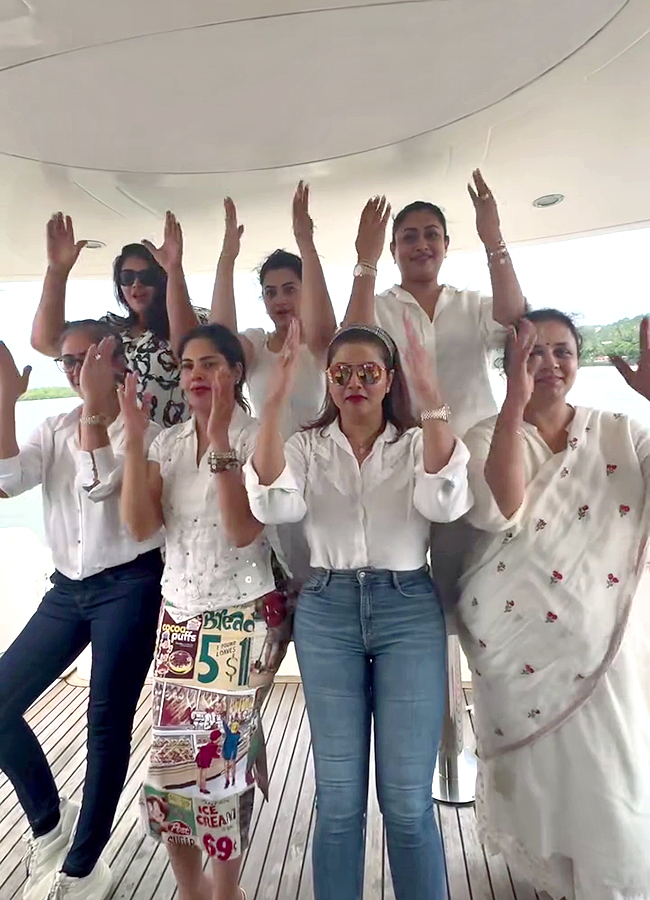 90s_20stars_20reunite_20in_20style_20for_20a_20joyful_20celebration_20in_20Goa_20__20_2817_29_0.jpg 17