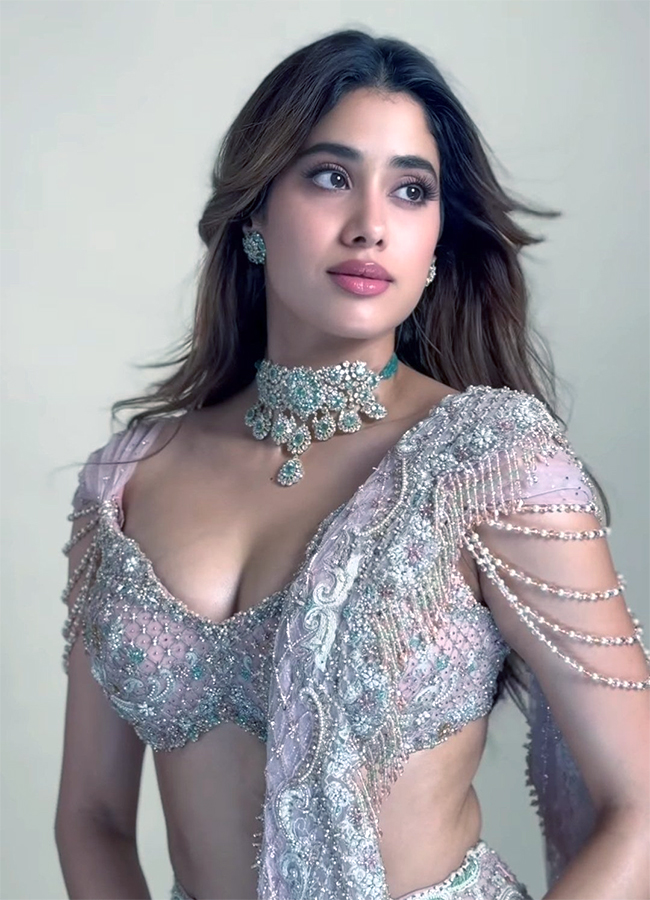 FDCI_20India_20Couture_20Week_202025_20Bollywood_20Actor_20Janhvi_20Kapoor_20Photos__20_2814_29.jpg 14