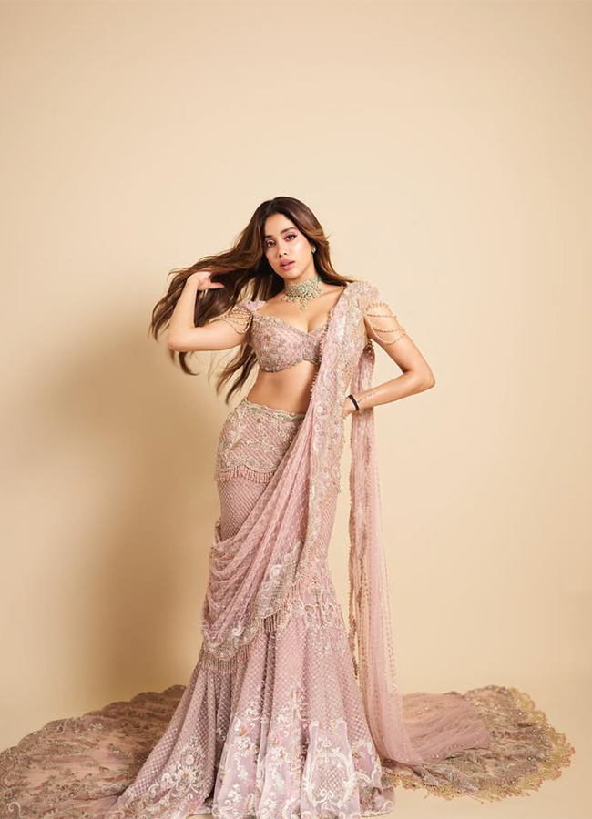 FDCI_20India_20Couture_20Week_202025_20Bollywood_20Actor_20Janhvi_20Kapoor_20Photos__20_2816_29.jpg 16