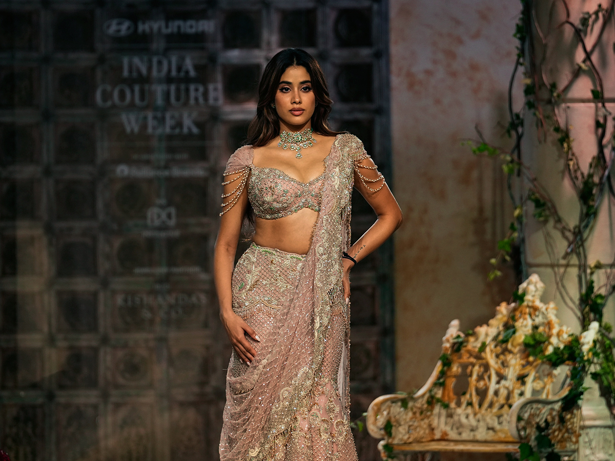 FDCI_20India_20Couture_20Week_202025_20Bollywood_20Actor_20Janhvi_20Kapoor_20Photos__20_283_29.jpg 3