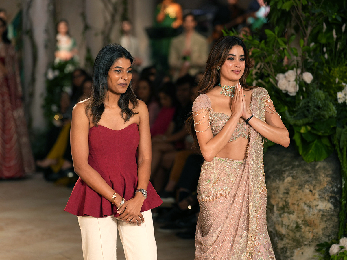 FDCI_20India_20Couture_20Week_202025_20Bollywood_20Actor_20Janhvi_20Kapoor_20Photos__20_285_29.jpg 5