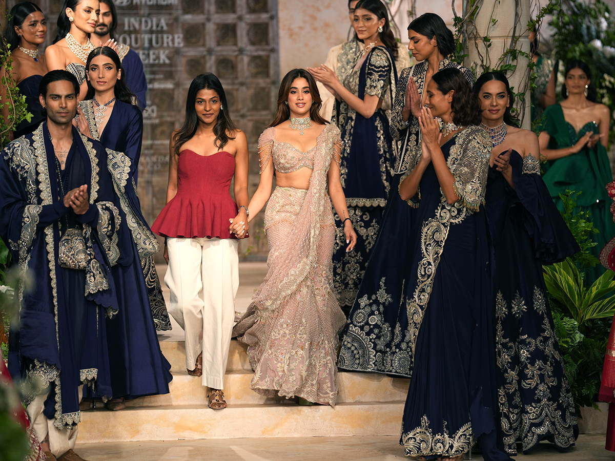 FDCI_20India_20Couture_20Week_202025_20Bollywood_20Actor_20Janhvi_20Kapoor_20Photos__20_286_29.jpg 6