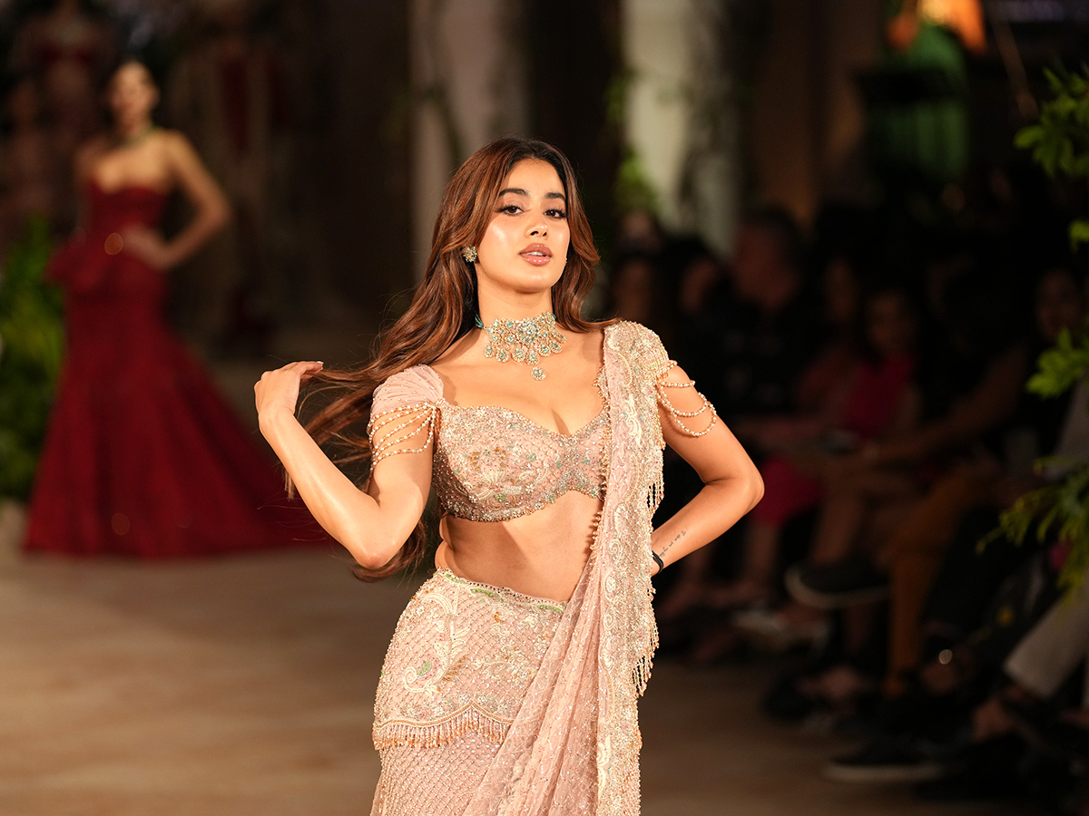 FDCI_20India_20Couture_20Week_202025_20Bollywood_20Actor_20Janhvi_20Kapoor_20Photos__20_288_29.jpg 8