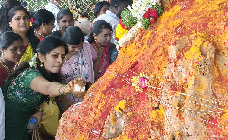 Naga_20Panchami_20Celebrations_20In_20Telugu_20States_20Photos_20_288_29.jpg 9