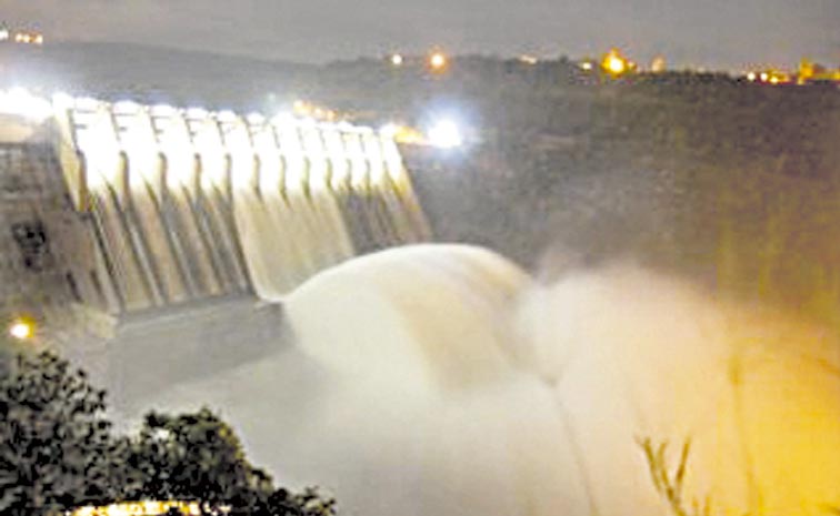Srisailam-reservoir.jpg