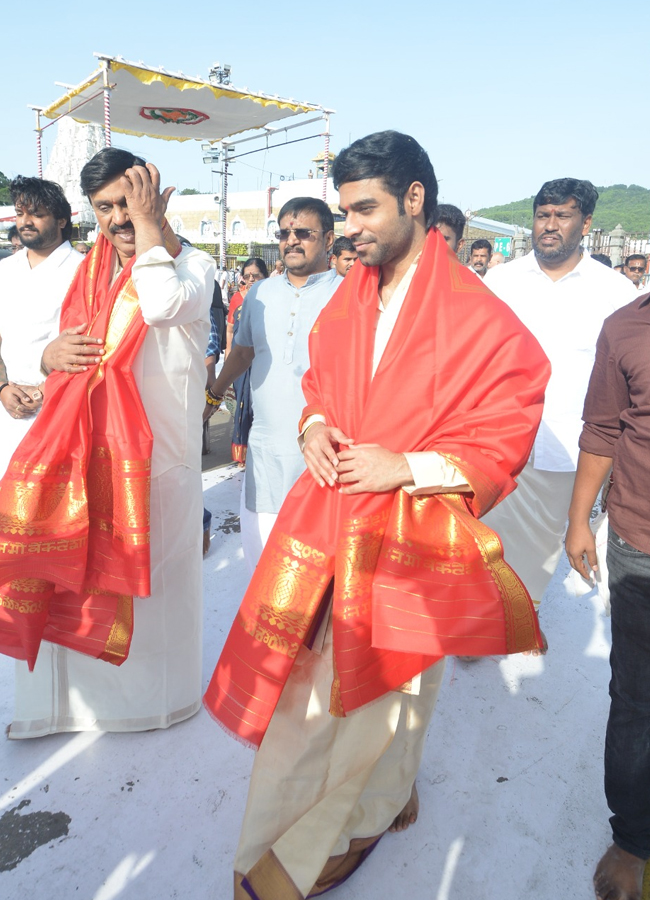 Kireeti_20in_20tirumala14.jpg 12