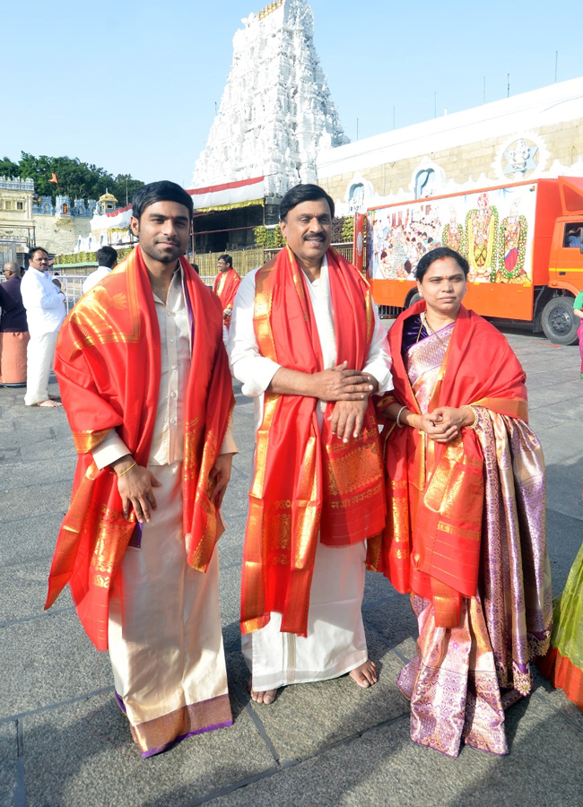 Kireeti_20in_20tirumala3.jpg 3