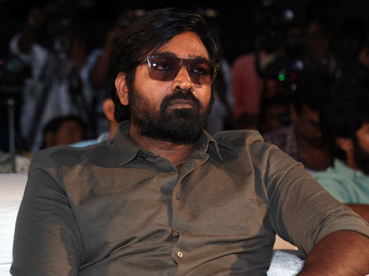 Sir_20madam_20movie_20pre_20release8_0.jpg 8