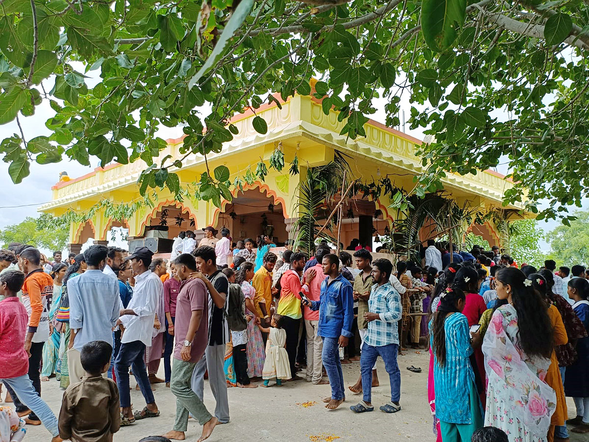 Tella_20Panchami_20in_20Mahabubnagar__20_2816_29.jpg 16