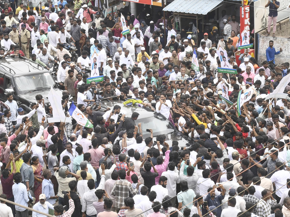 Huge_20Crowd_20At_20YS_20Jagan_20Nellore_20Tour_20Photos_20_2812_29.jpg 1