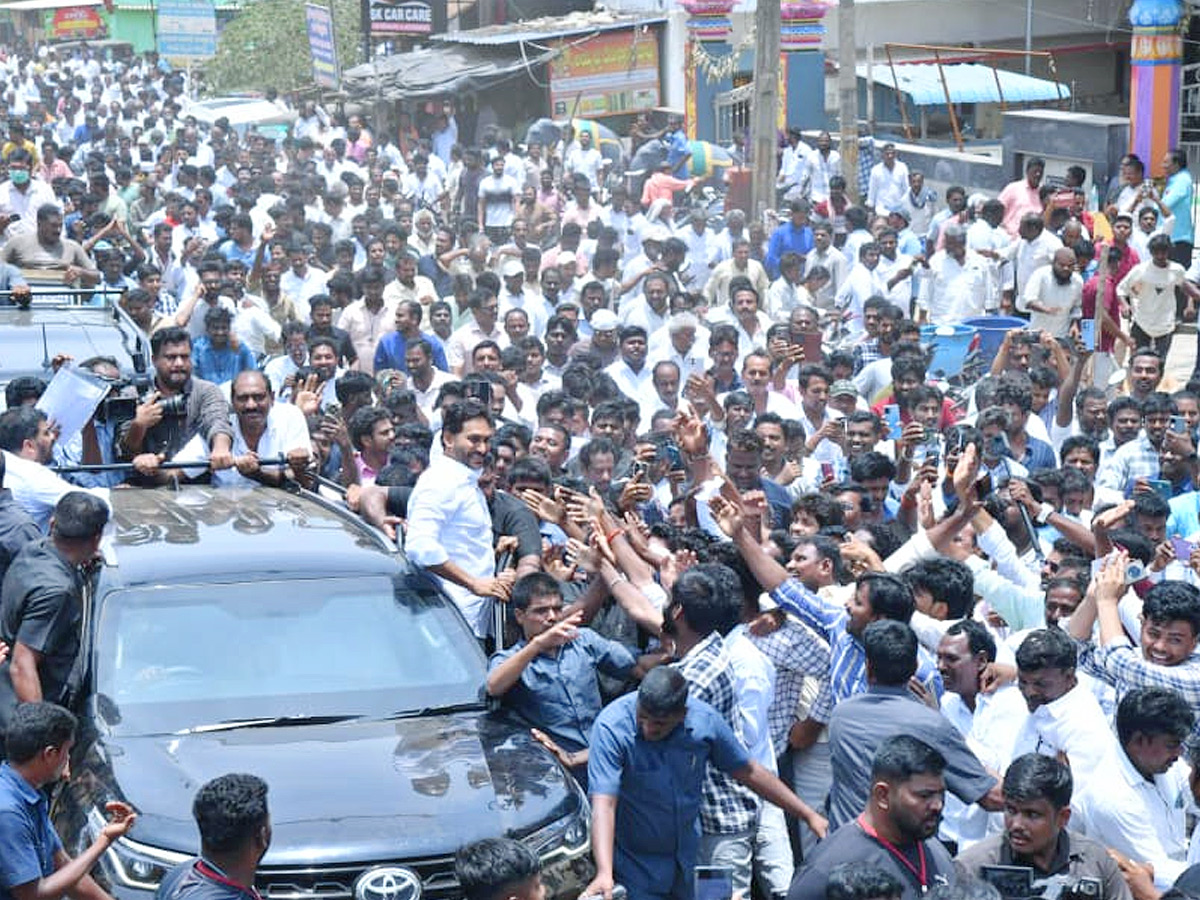 Huge_20Crowd_20At_20YS_20Jagan_20Nellore_20Tour_20Photos_20_284_29.jpg 5