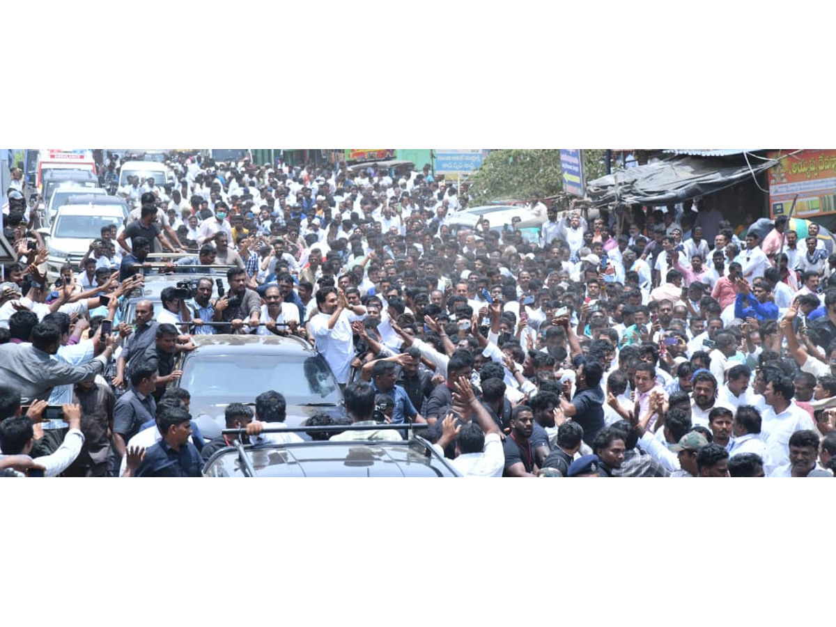 Huge_20Crowd_20At_20YS_20Jagan_20Nellore_20Tour_20Photos_20_285_29.jpg 6