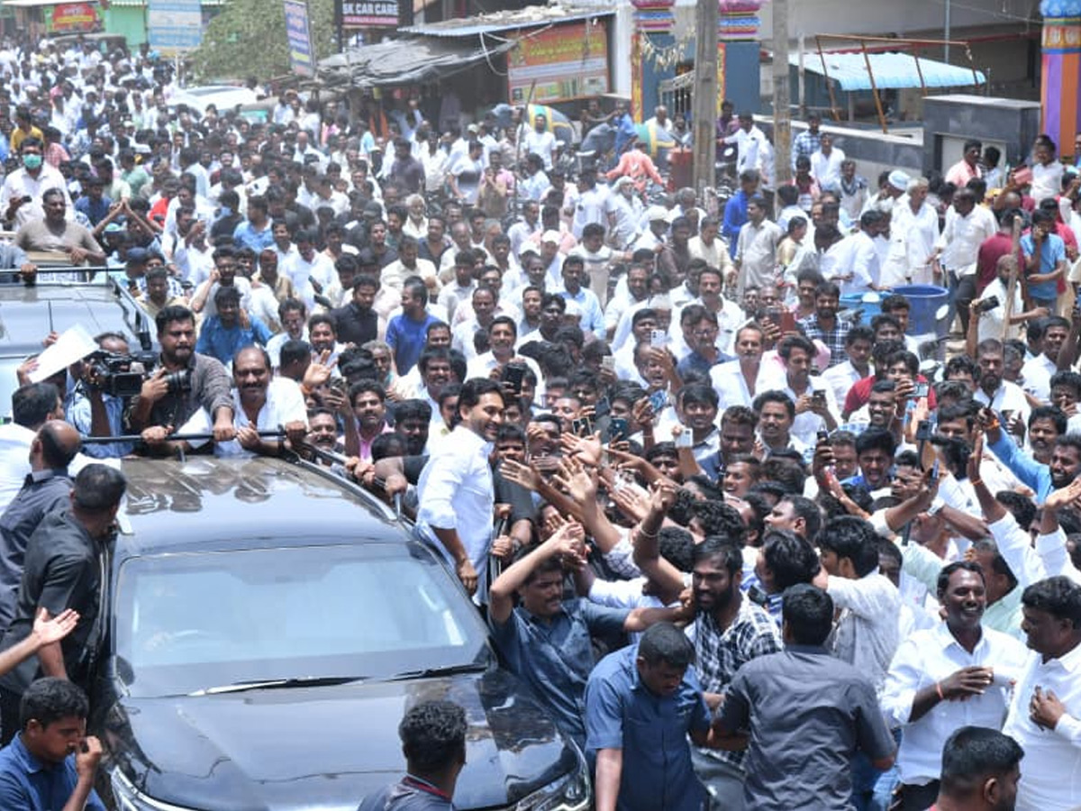 Huge_20Crowd_20At_20YS_20Jagan_20Nellore_20Tour_20Photos_20_286_29.jpg 7