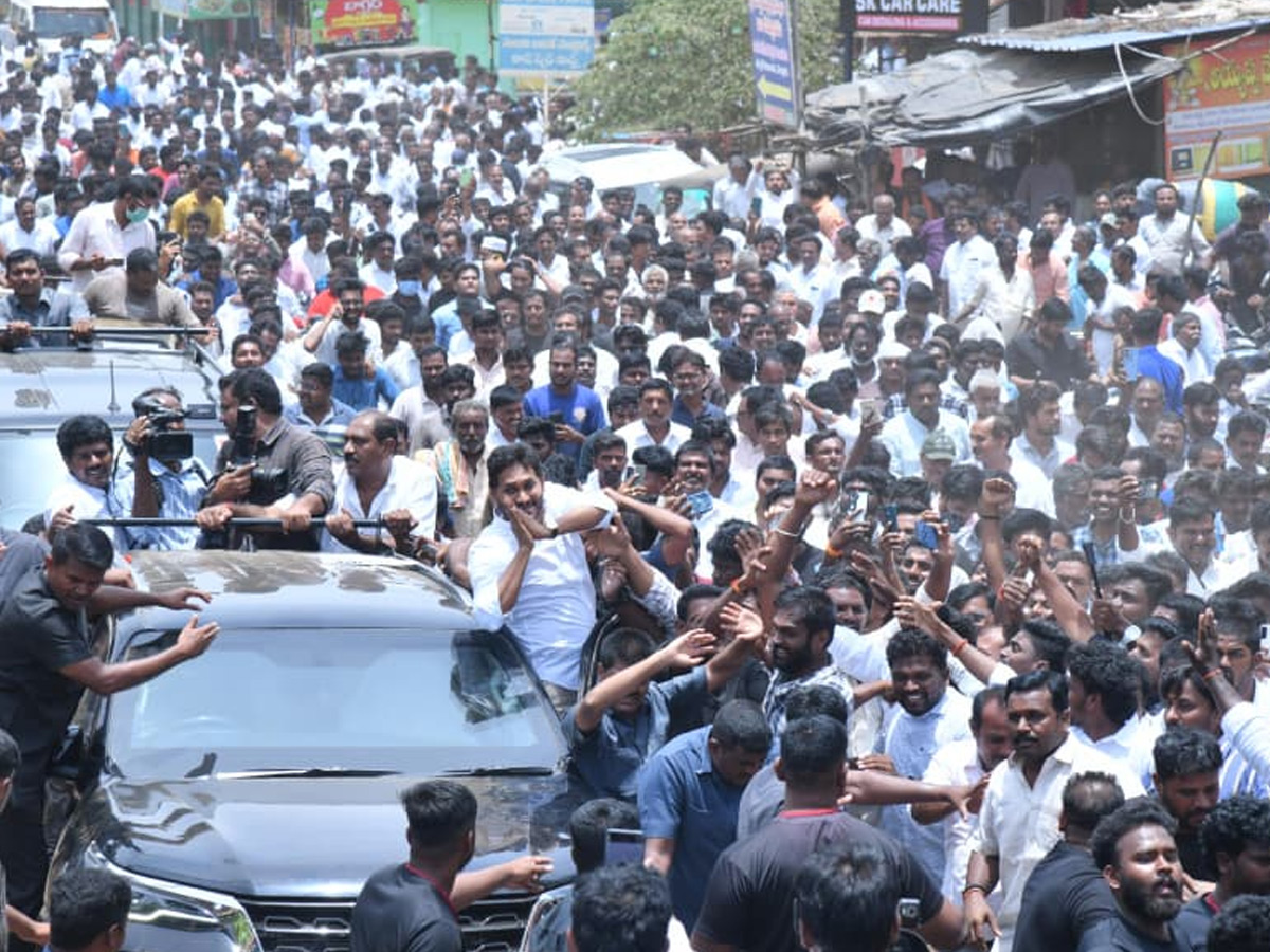 Huge_20Crowd_20At_20YS_20Jagan_20Nellore_20Tour_20Photos_20_288_29.jpg 9