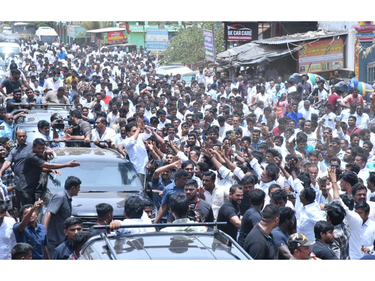 Huge_20Crowd_20At_20YS_20Jagan_20Nellore_20Tour_20Photos_20_289_29.jpg 10