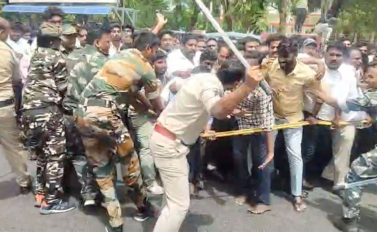 Police-Lathi-Charge.jpg