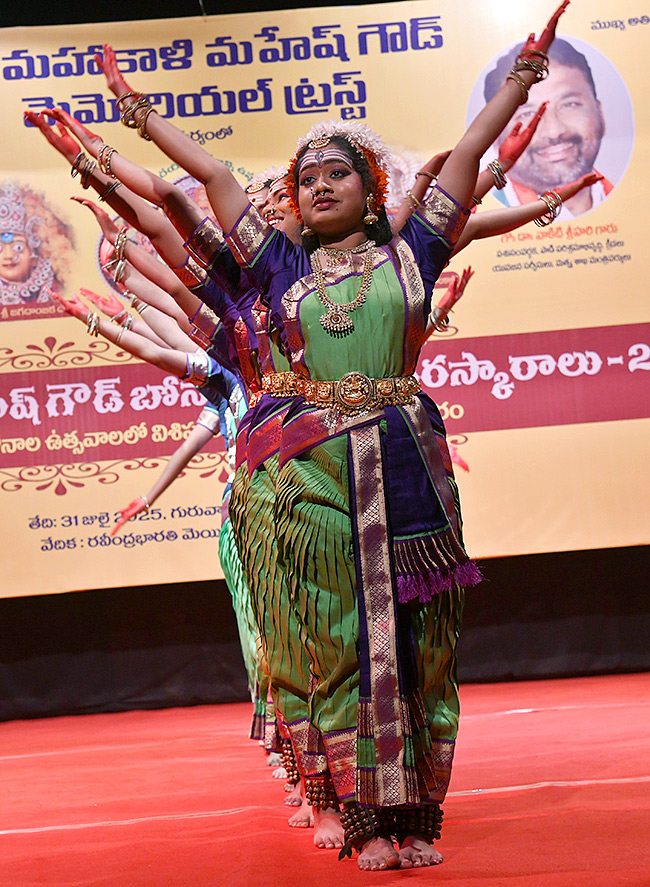 Bonalu_202025_20impressive_20dance_20performance_20in_20Rabindra_20Bharathi_7.jpg 7