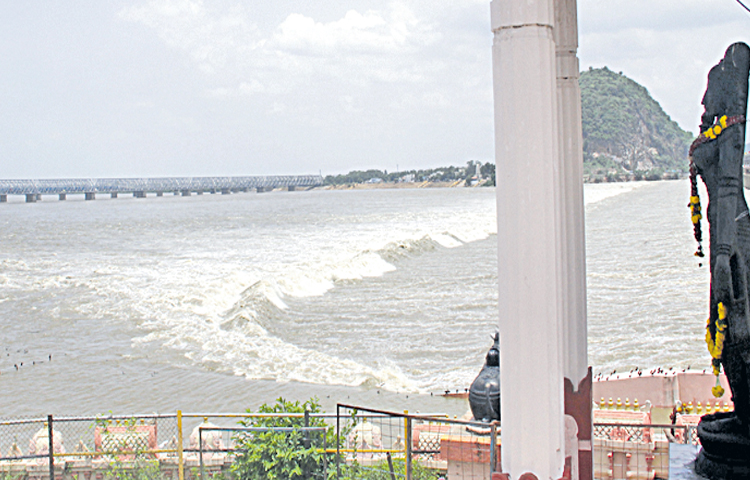 krishna_20water_20s.jpg