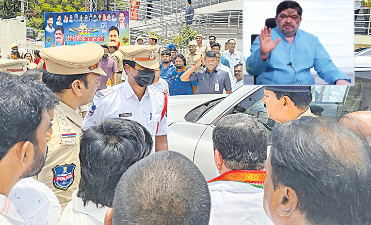 Ponnam-Prabhakar-Fire-On-Tr_1.jpg