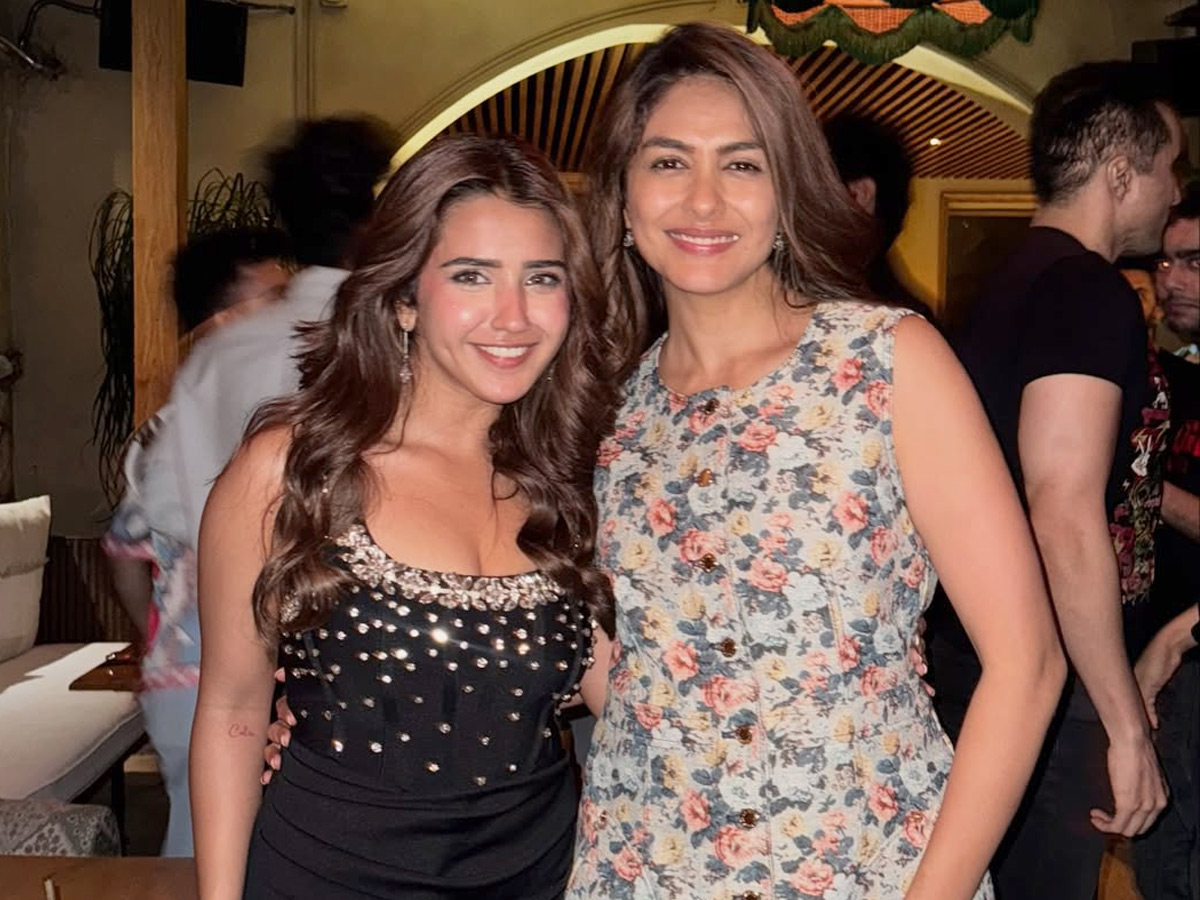 Actress_20Mrunal_20Thakur_20Grand_20Birthday_20Celebrations_20_281_29.jpg 2